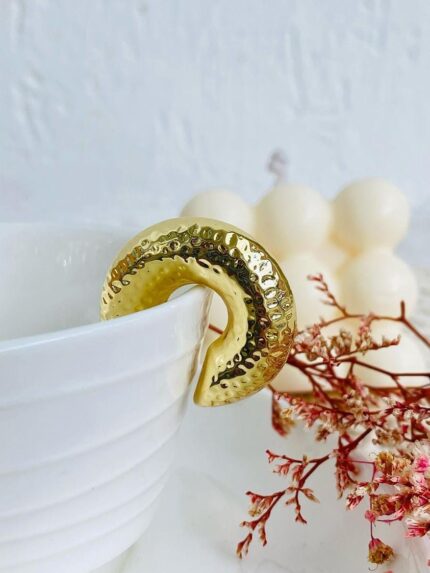 Earcuff - Chunky martillado dorado.