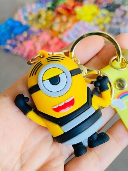 Llavero Minion negro y gris