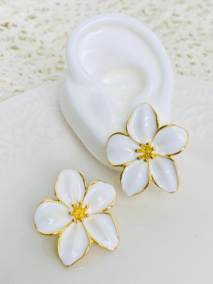 Arete Flor Blanca Gram