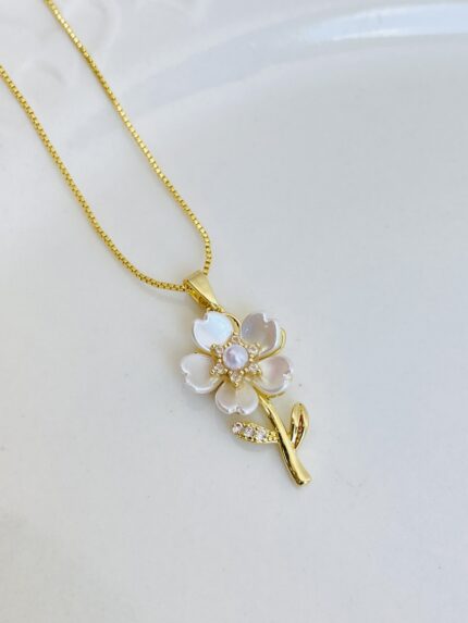Cadena Flor Blanca