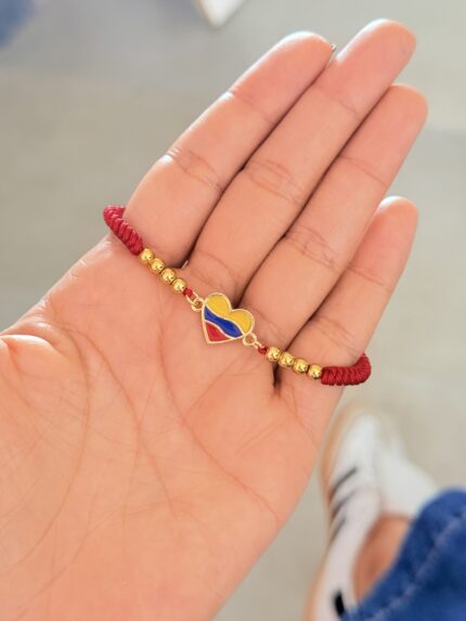 Pulsera Hilo Corazon Tricolor