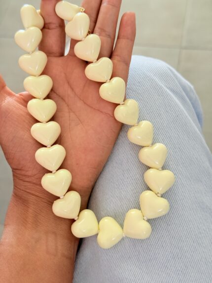 Collar Corazones Beige