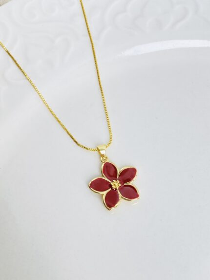 Cadena flor guayacán vinotinto